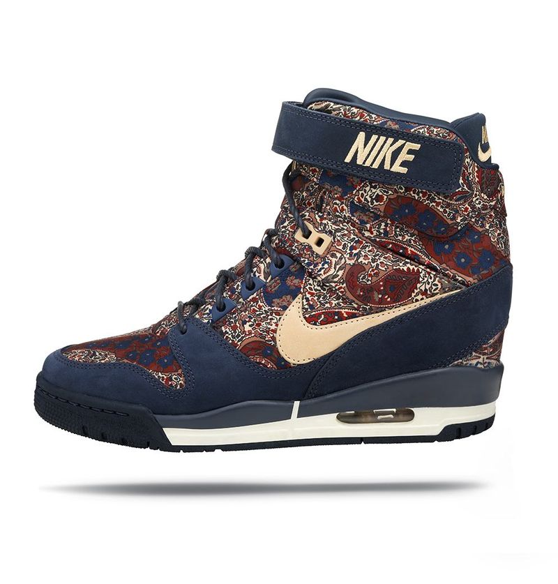 NIKE_AIR_REVOLUTION_SKY_HI_SNEAKERBOOT_04