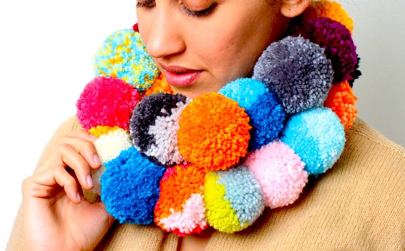 Pom-pom-cowl-woman-ctr