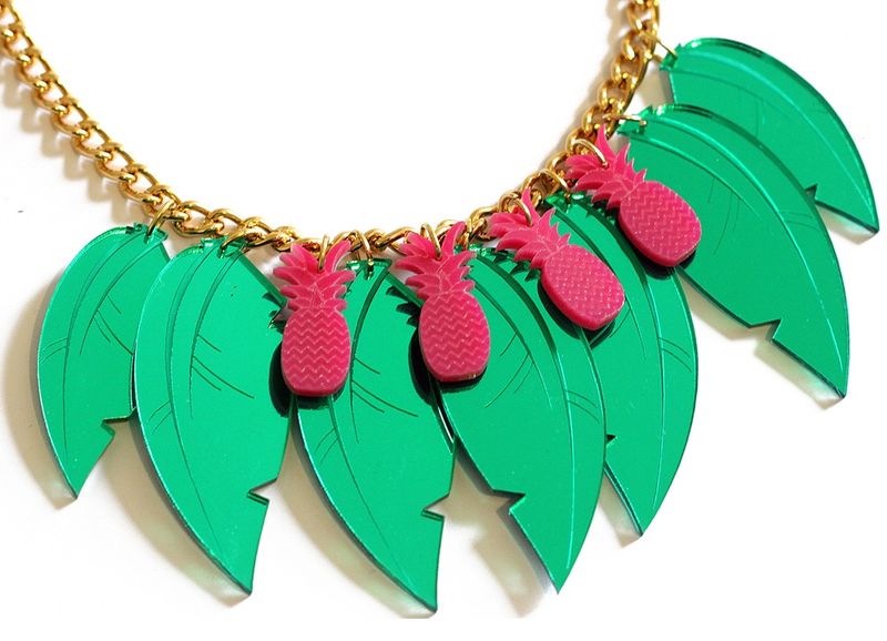 Tropical_Leaf_Necklace_Pink_Close_BC