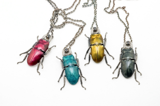 PHSS0903 SMALL BEETLE NECKLACES MED. RES.