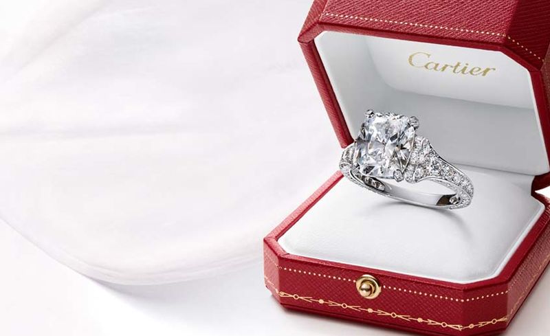 Cartier-engagement-ring-box