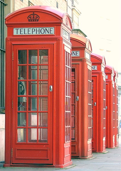 426px-Red_Public_Phone_Boxes_-_Covent_Garden,_London,_England_-_Thursday_September_Thirteenth_2007
