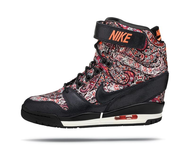 NIKE_AIR_REVOLUTION_SKY_HI_SNEAKERBOOT_03