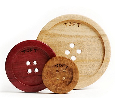 Big_wooden_buttons_UK