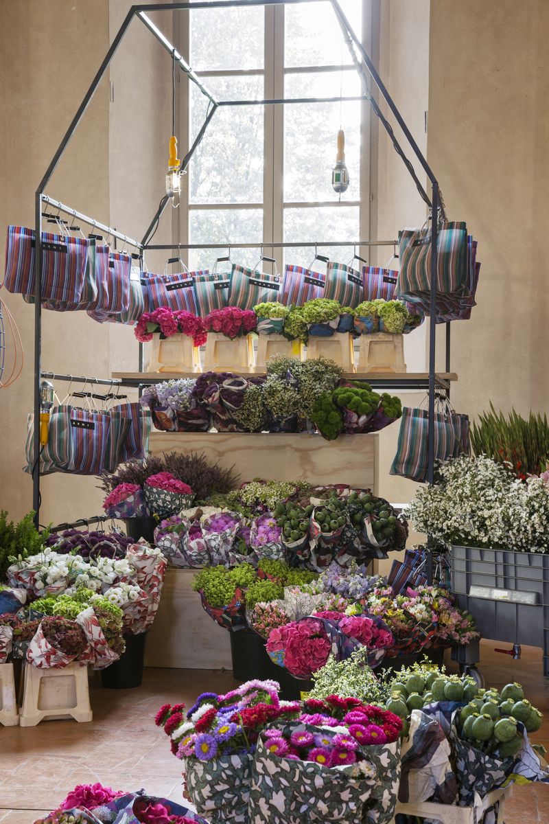 03 ñ MARNI FLOWER MARKET Installation Milan September 21 03 ñ MARNI FLOWER MARKET Installation Milan September 21